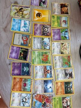 Pokémon Trading Card Game Assortment - Multicolor set of 23